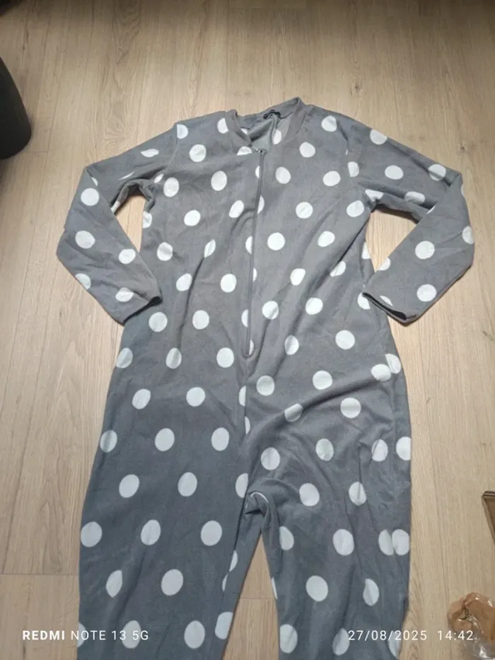Magnifique pilou pilou gris taille L