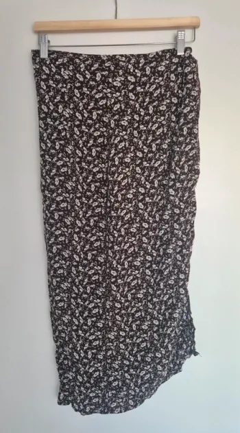 Jupe midi marron fleurie - Stradivarius