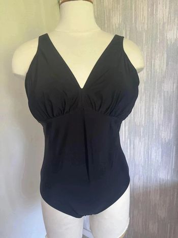 Maillot de bain 1 pièce taille 54 avec brassière neuf •