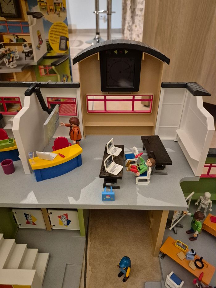 Playmobil 9453 école aménagée - photo numéro 5