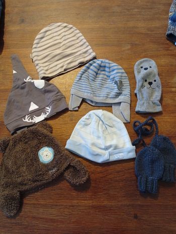 Lot bonnet et moufle taille 0/12 mois