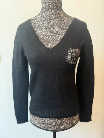 Pull noir 100% cachemire Victoria Casal x Hello Kitty – Taille 2 (équiv. M)