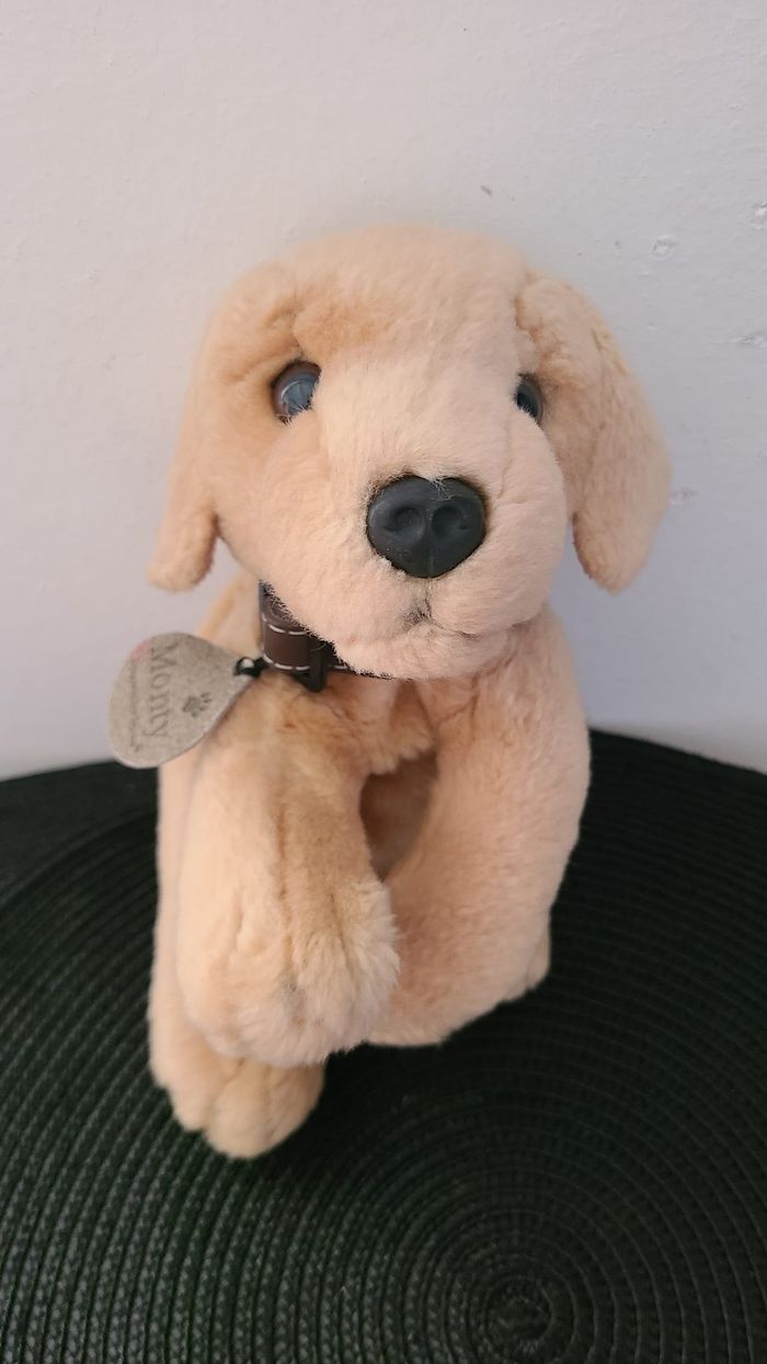 Véritable chiot Labrador doré en peluche « Keel Toys ». Chiot de couleur marron clair/sable avec un