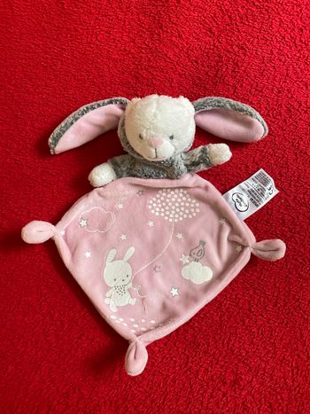 Mots d enfants doudou ours blanc déguisé en lapin mouchoir rose ronds pois étoiles oiseau nuage phosphorescent brille la nuit neuf 