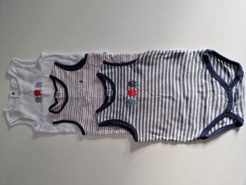 lot de 3 bodies débardeurs obaibi 24 mois 