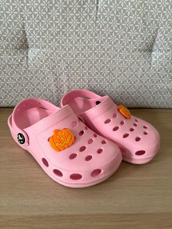 Paire de Sandales "Roses" Pointure 28
