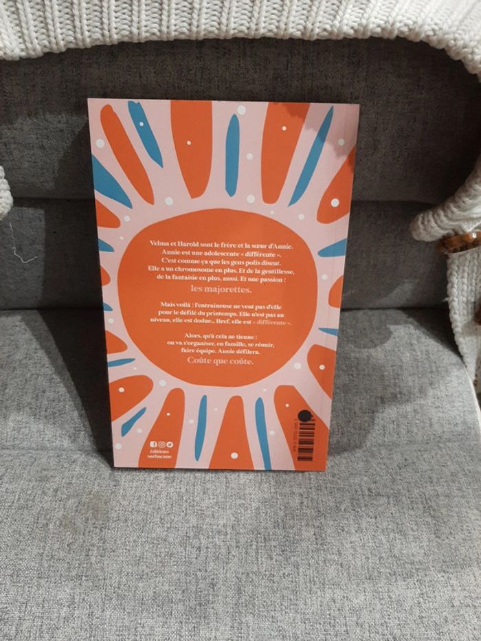 Livre annie au milieu - photo numéro 2