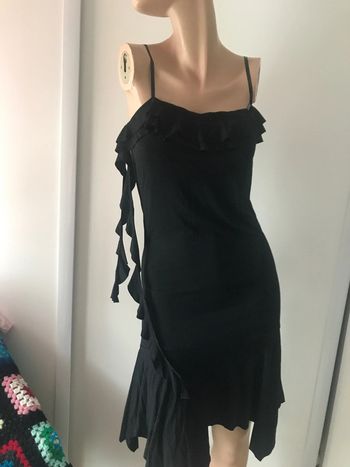 Robe noire à volants asymétriques 38