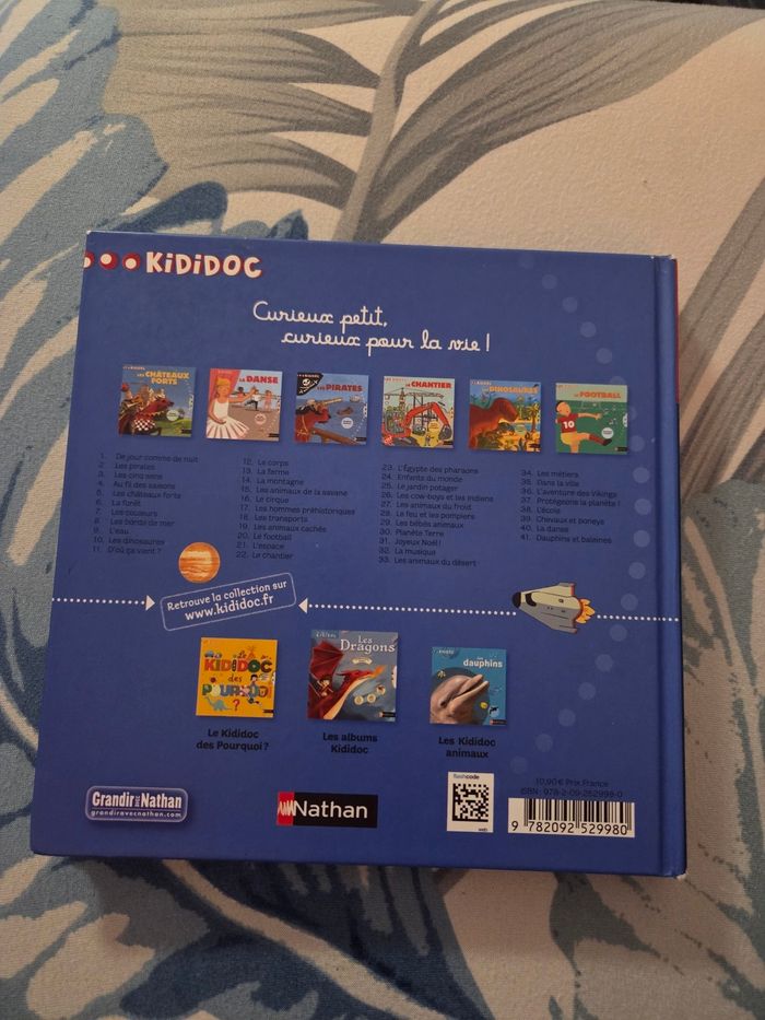 Livre kididoc l'espace - photo numéro 2