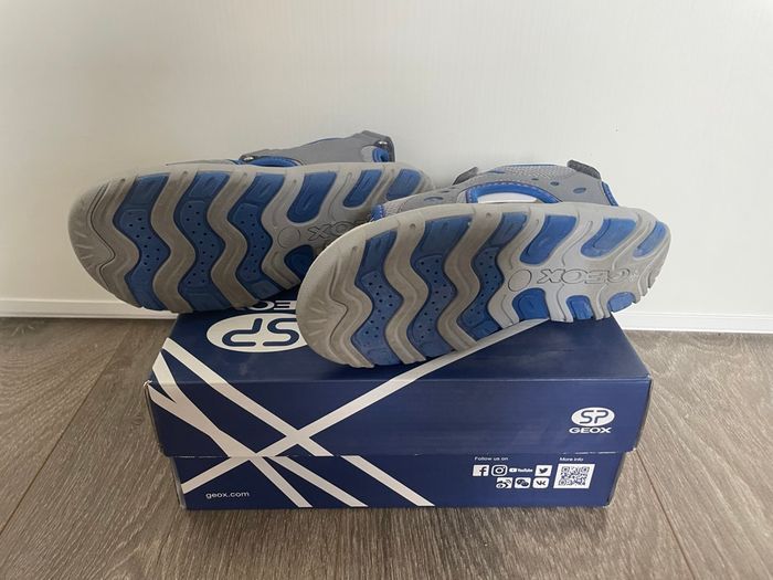 Chaussures Sandales Claquettes de la marque Geox Pointure 32 comme neuves en boîte d’origine Portées 30 minutes tout au plus - photo numéro 3