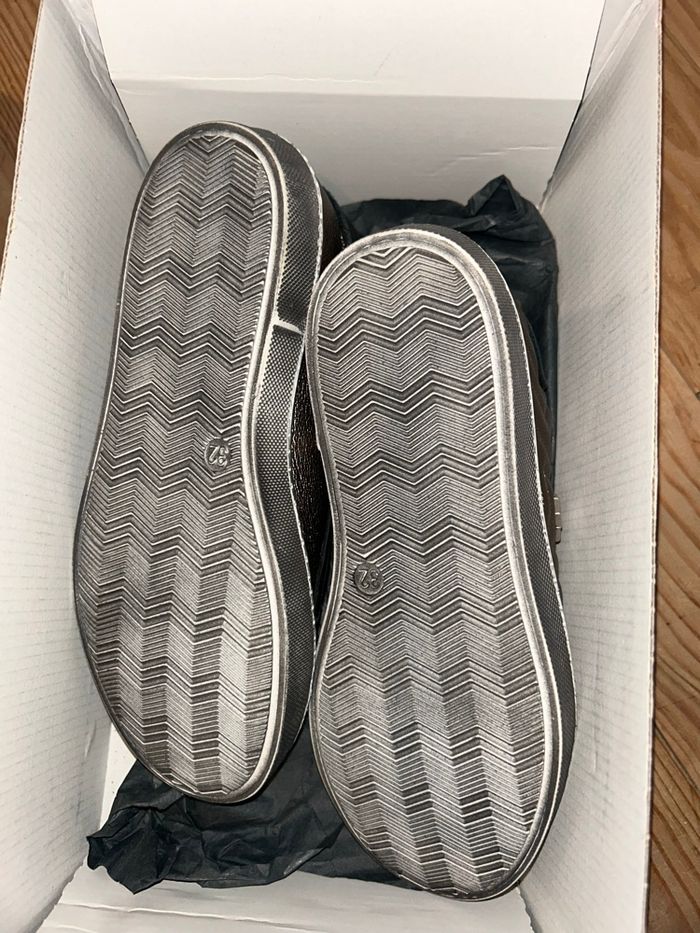 Basket basse neuve Requins noir et cuivre - photo numéro 4