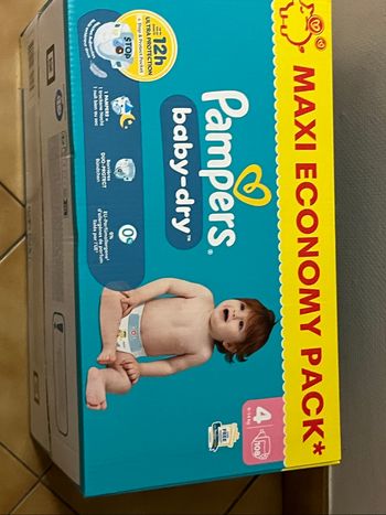 Paquet neuf de couches Pampers baby dry taille 4-108  couches