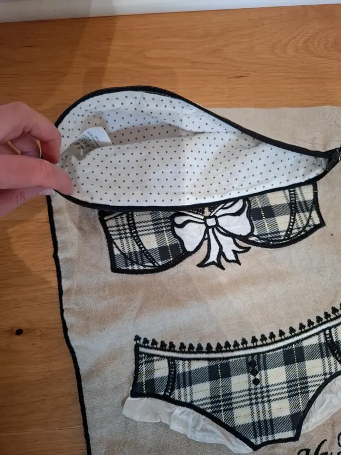 Sac pour lingeries- très bon état - photo numéro 4