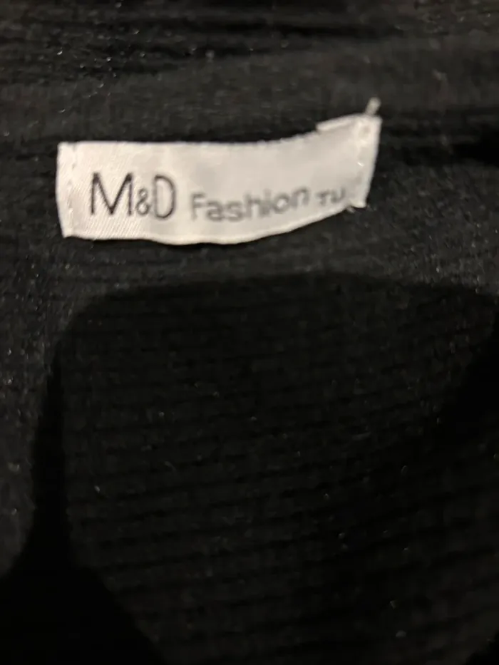 Jolie pull noir taille unique marque : M&D Fashion - photo numéro 9