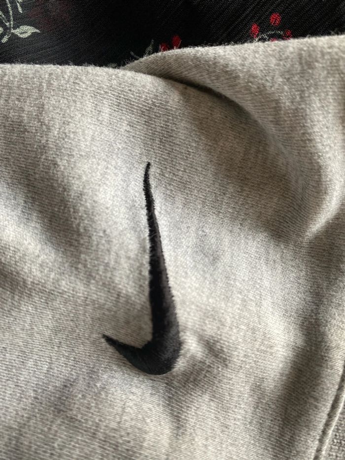 Polo gris de marque Nike, taille Xs en très bon état - photo numéro 4