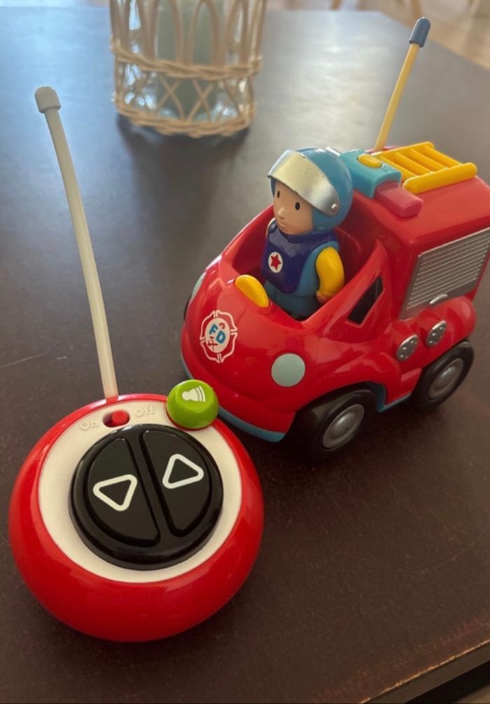 Voiture télécommandée de pompier pour enfant