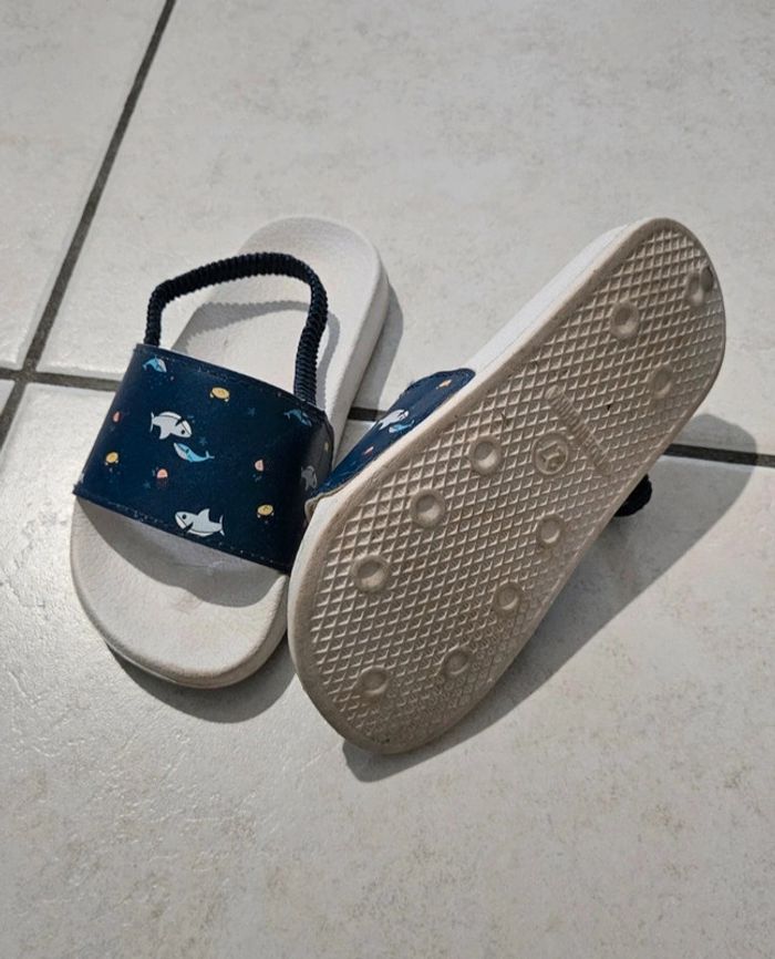 Tong enfant
Taille 27
Garçon - photo numéro 2