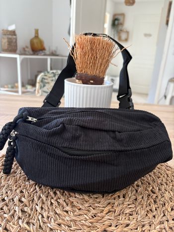 Sac banane noire côtelé