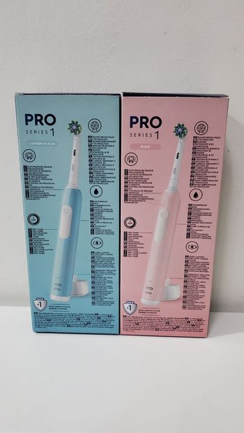 2 Brosses à Dents Électrique Oral B Pro 1, Bleu + Rose.