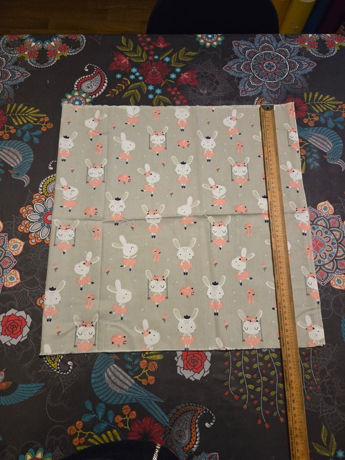 Tissus couture motif lapin danseur - photo numéro 4