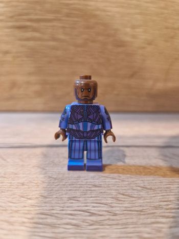 Figurine type lego Personnage série la sorcière rouge Wanda Marvel