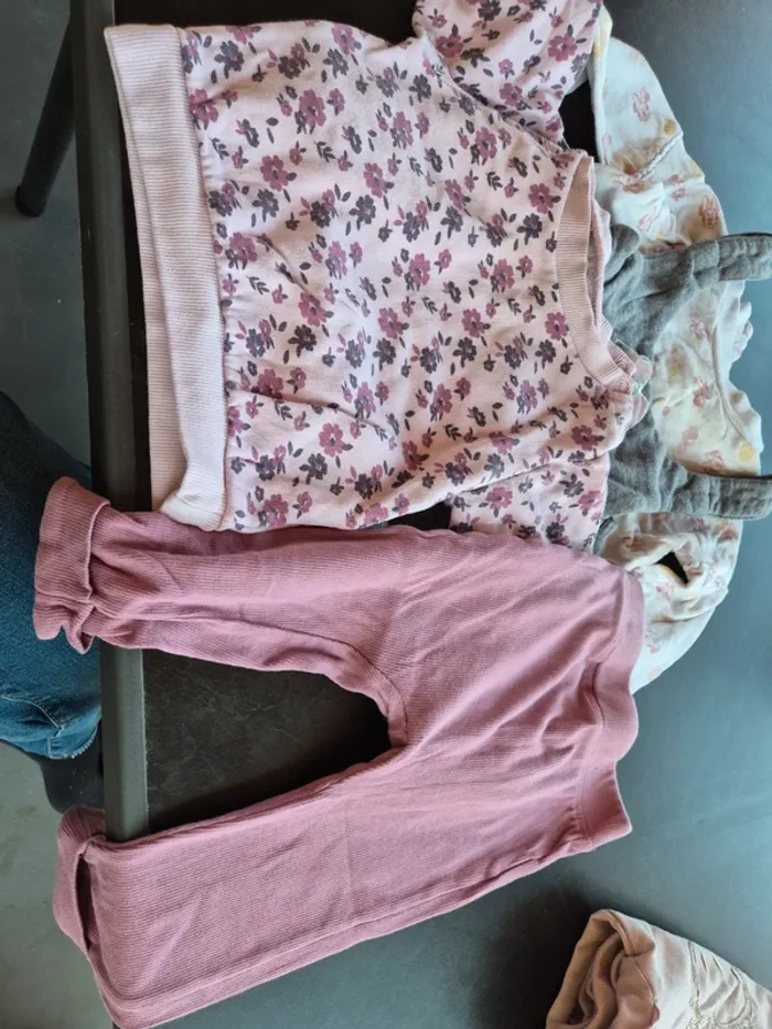 3 ensembles filles 18 mois - photo numéro 4