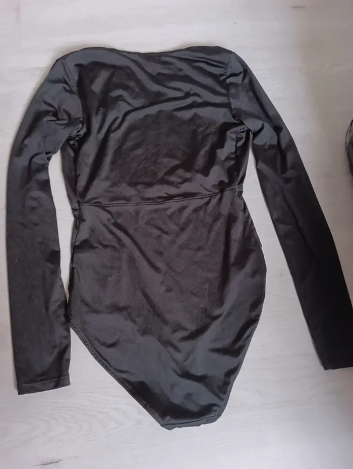 Body noir décolleté sexy taille XS H&M - photo numéro 2