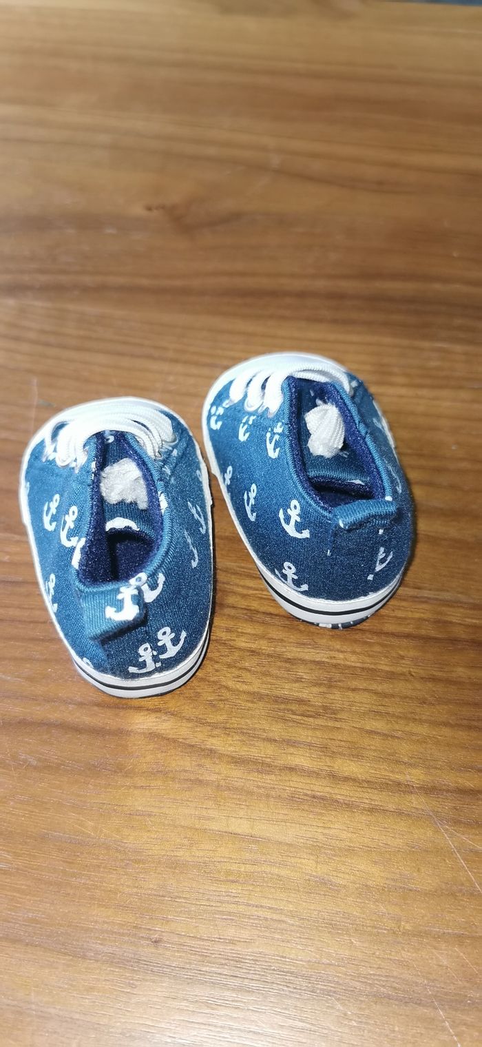 Converses bébé kiabi 3 mois neuves - photo numéro 3