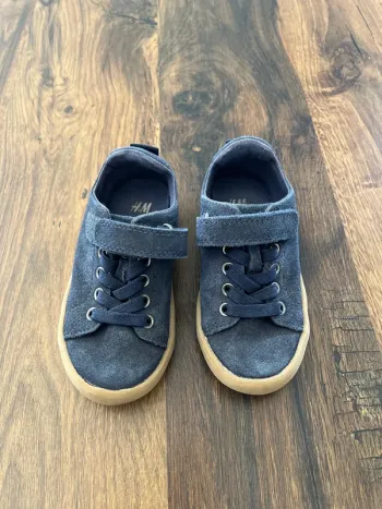 Baskets bleu