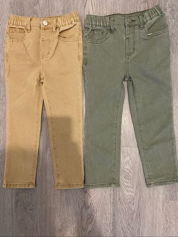 2 pantalons pour garçon taille 6 ans