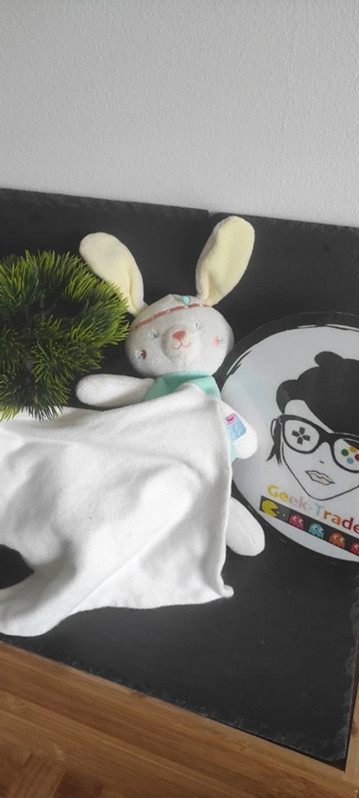 doudou lapin indien cajou gris vert sucre d'orge mouchoir blanc plume chouette hibou