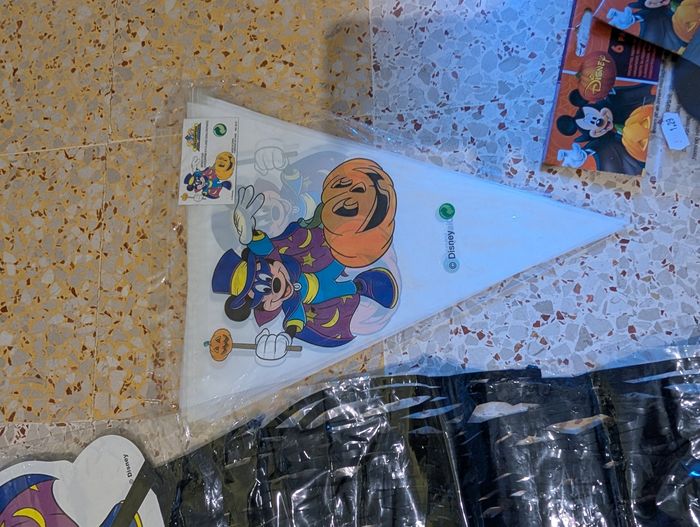 Décoration halloween Mikey Disney neuves - photo numéro 5