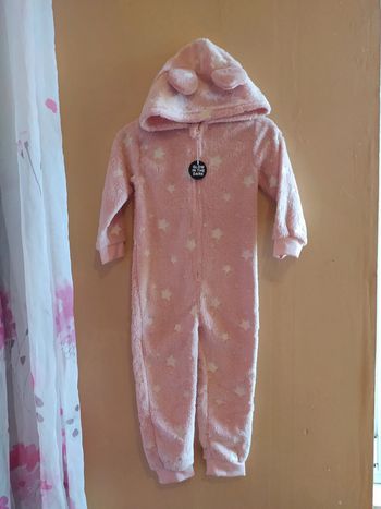 Combinaison pyjama neuf Brille dans le noir