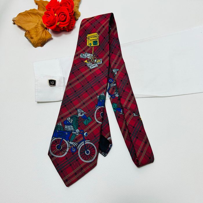 Cravate au motif unique - pigeon facteur tartan rouge - 9,5 cm - Très bon état - photo numéro 9