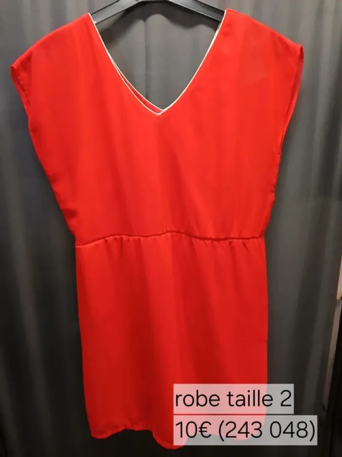 243048 robe rouge femme Taille 2
