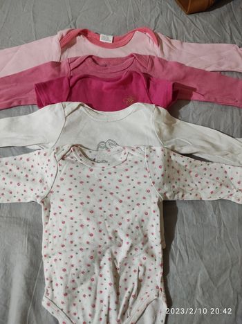 Lot de 12 body bon état