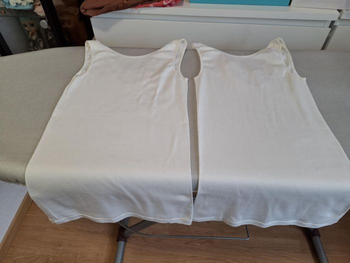 Lot de 2 débardeurs femme blanc M belle broderie décolleté V très bon état - photo numéro 6