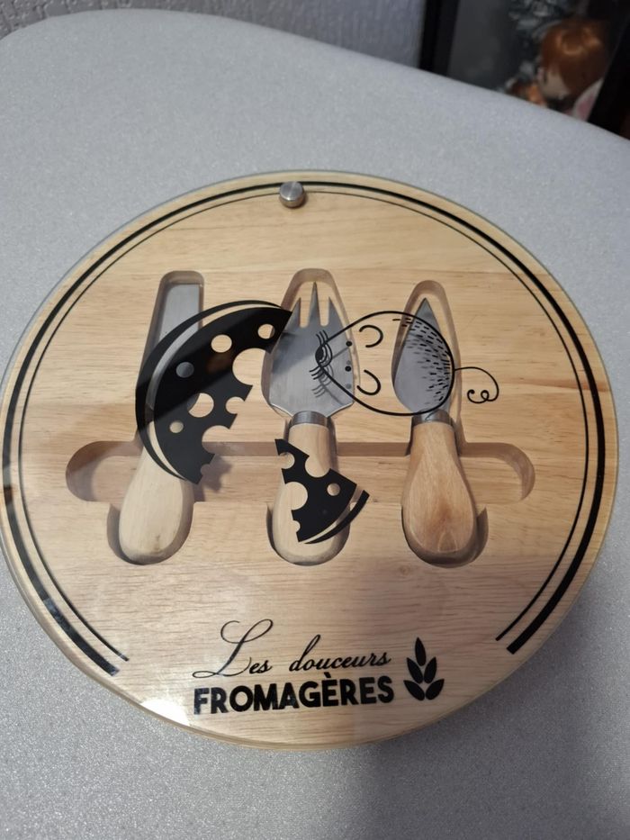 Joli plateau à fromages bois d'acacia verre coulissant avec couteaux neuf - photo numéro 2