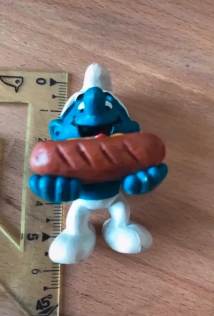 schtroumpfs figurine vintage tenant un hot-dog hauteur 5cm schleich