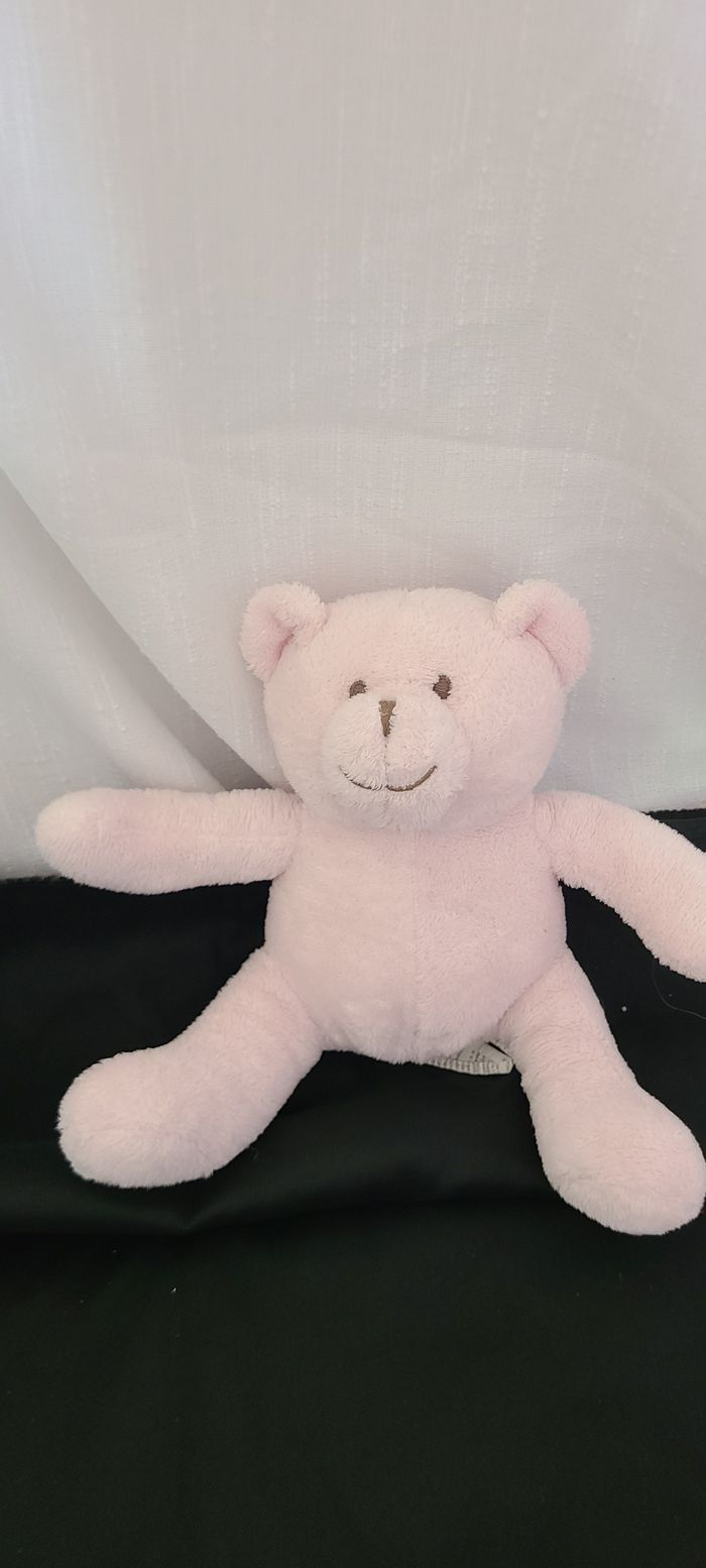 Peluche doudou ours OBAIBI OKAIDI rose visage brodé 17 cm assis