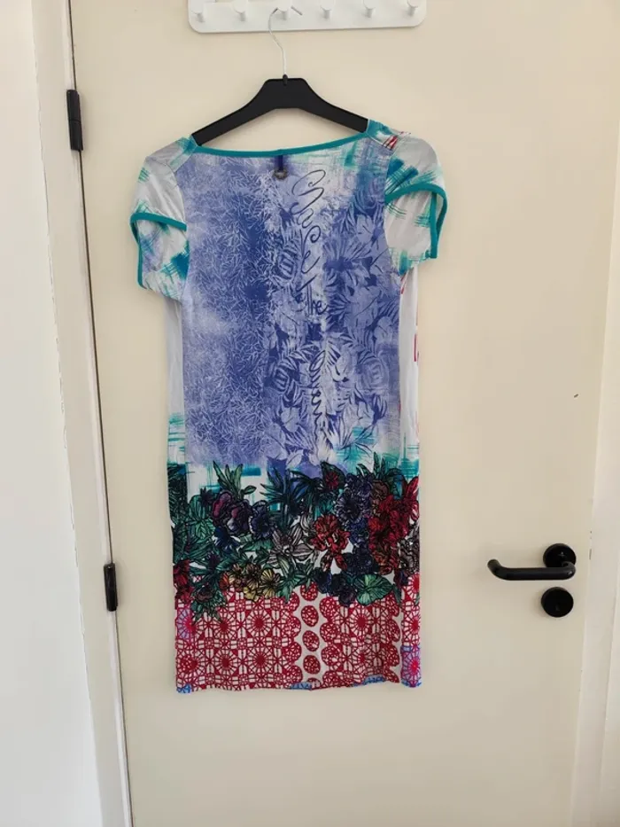 Belle robe d'été légère Save the Queen colorée motifs fleuris M très bon état - photo numéro 7