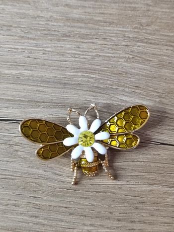 Broche abeille émaillé summers