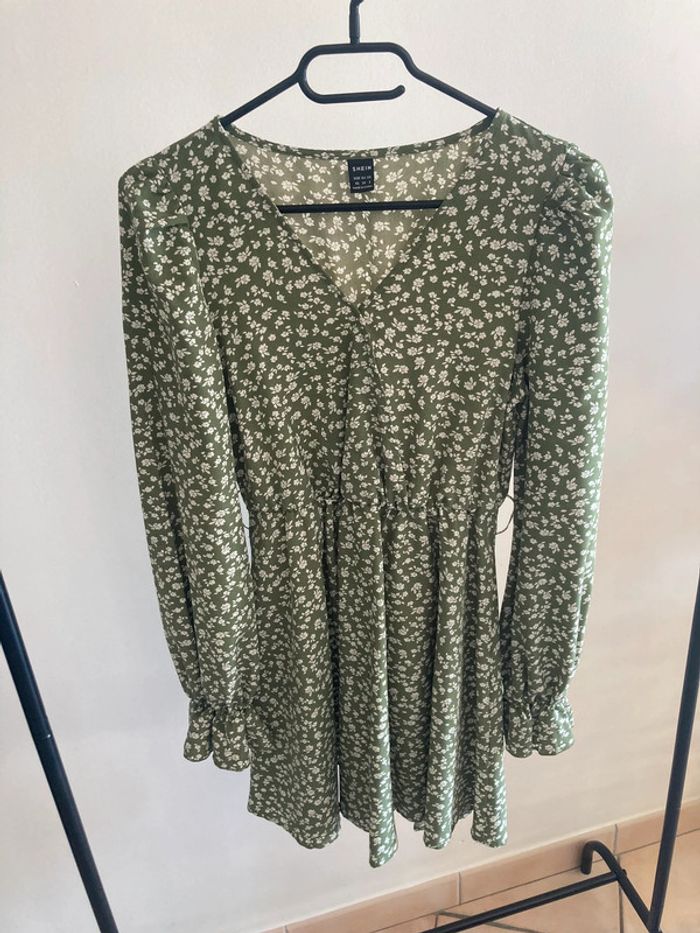 Robe verte avec ceinture