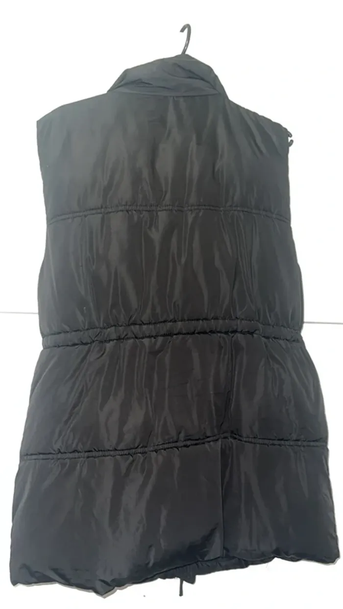 Doudoune sans manches stradivarius taille M très bon état - photo numéro 2
