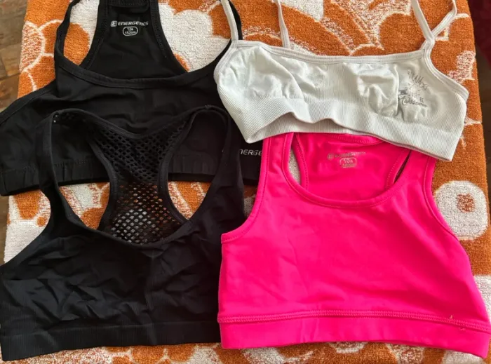 Vend lots de 16 brassières de 10 ans à 14ans - photo numéro 2