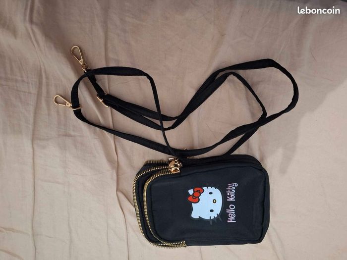 Vend une sacoche Hello Kitty - photo numéro 4