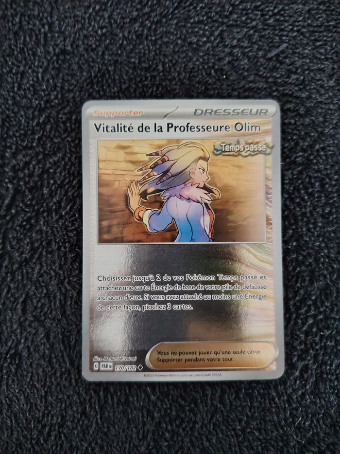 Carte brillante pokémon, vitalité de la professeure