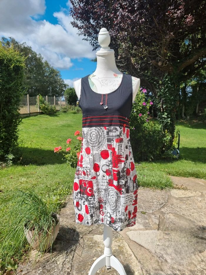 Cache cache robe noire rouge * taille 42 * - photo numéro 2