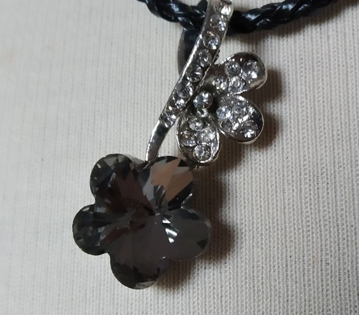 Collier ras de cou fantaisie fleur - photo numéro 2