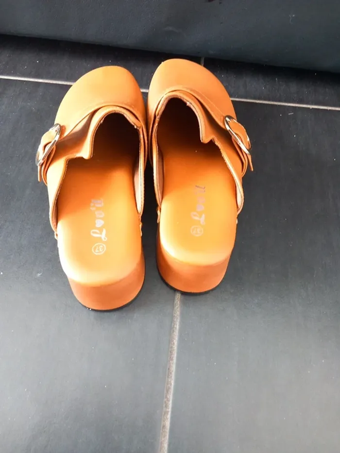 Sabot femme taille 37 en très bon état - photo numéro 3